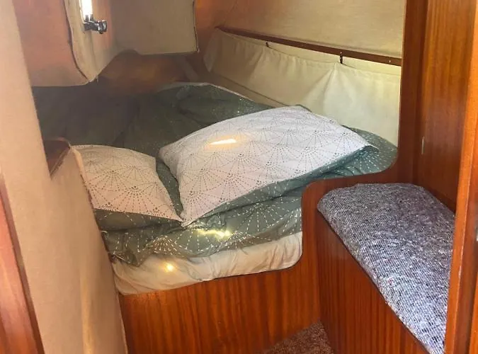 Mettre Les Voiles A Ботель *