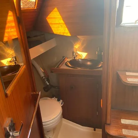 Mettre Les Voiles A * Deauville