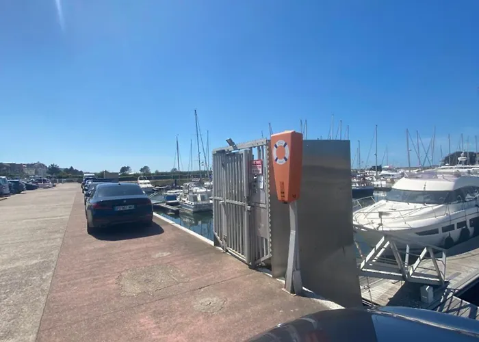 Mettre Les Voiles A * Deauville